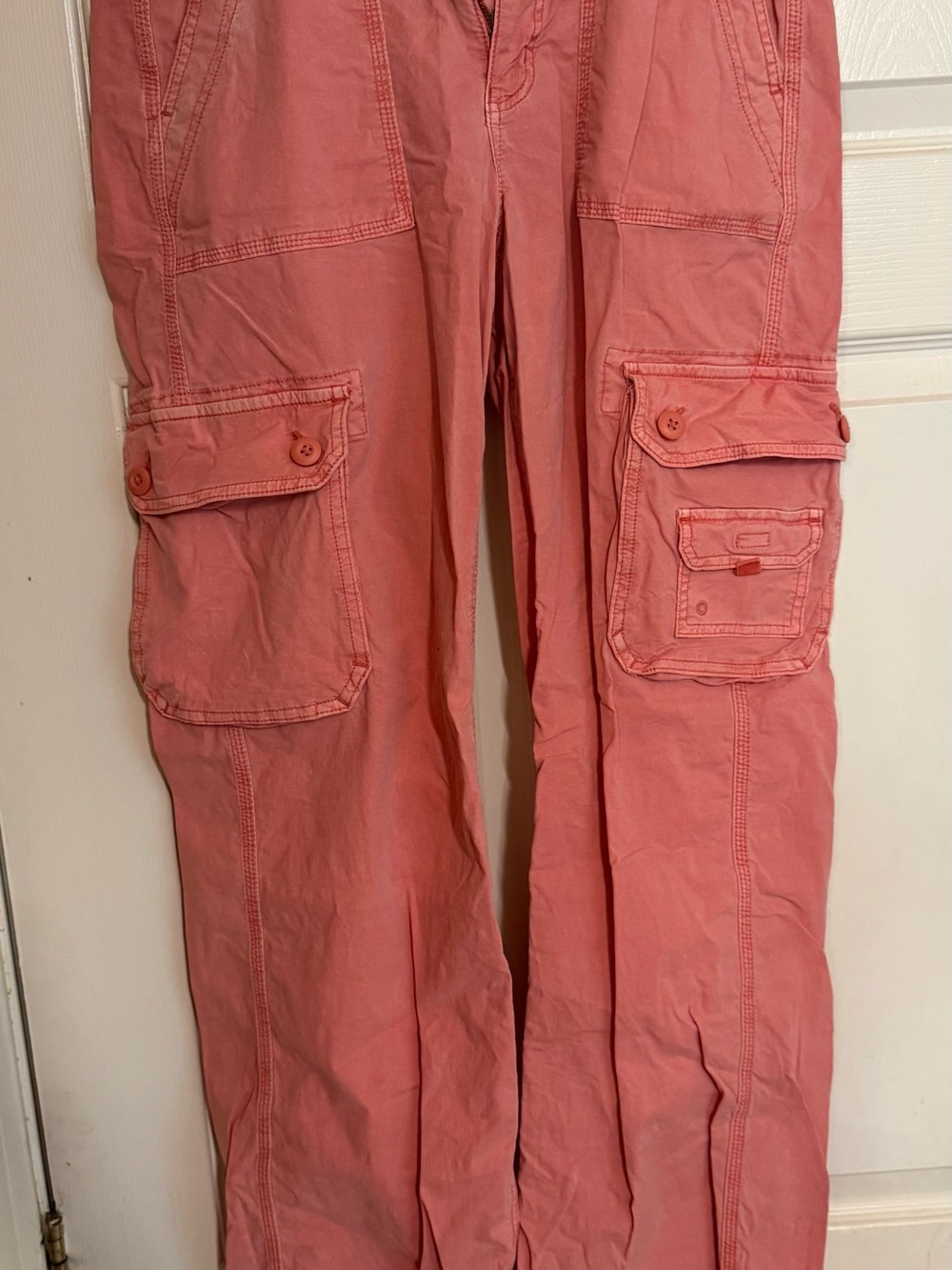 American Eagle Outfitters Women's Wide Leg Cargo Pants in Coral Pink size 6 long